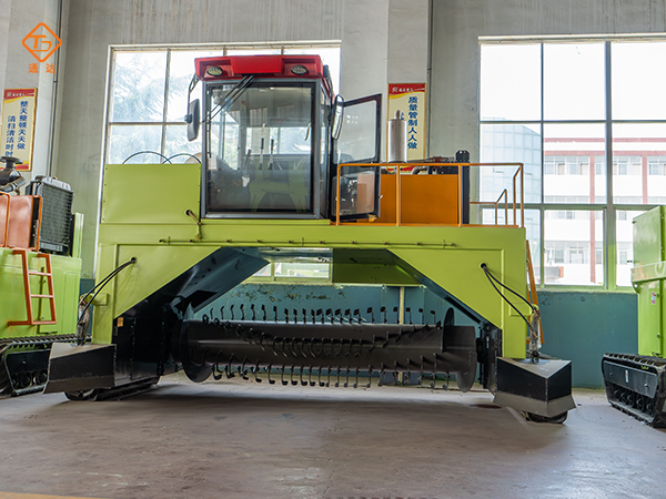 履帶式翻堆機